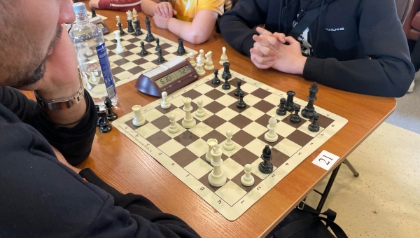 4 мая в КДЦ «Подвиг» прошёл турнир по быстрым шахматам, посвящённый Дню Победы. 