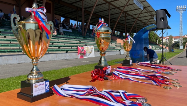 На стадионе «Ижорец» в Колпино прошёл турнир в память о погибших сотрудниках вневедомственной охраны.