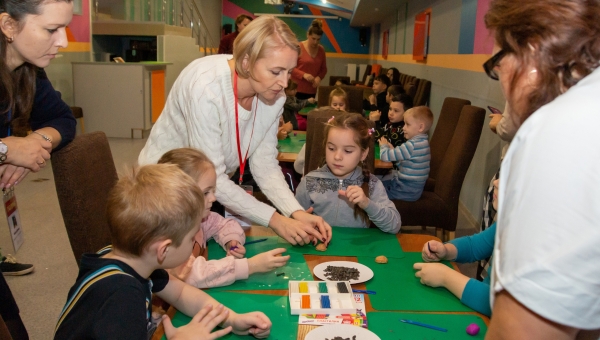 14 ноября в культурно-досуговом центре «Подвиг» прошёл увлекательный мастер-класс для воспитанников детского сада № 9 