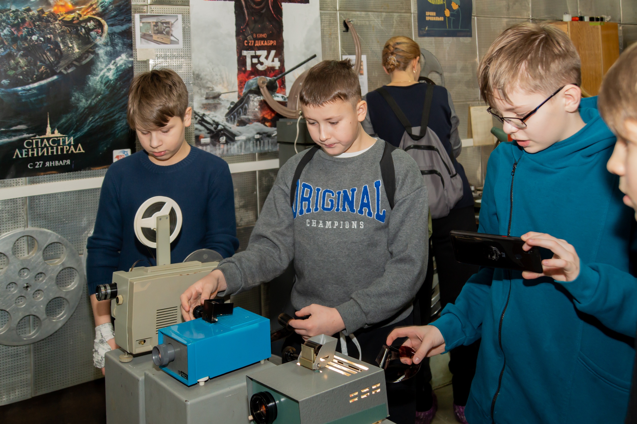 7 февраля в КДЦ «Подвиг» ученики школы №588 Колпинского района стали участниками захватывающей интерактивной программы «Пойдём в кино».