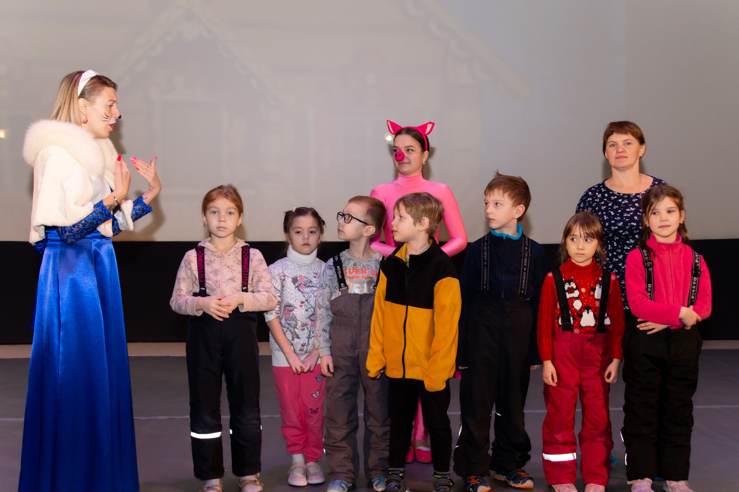 13 февраля в КДЦ «Подвиг» состоялась интерактивная программа «В гостях у сказки» для воспитанников детских садов №42 и №29 Колпинского района.